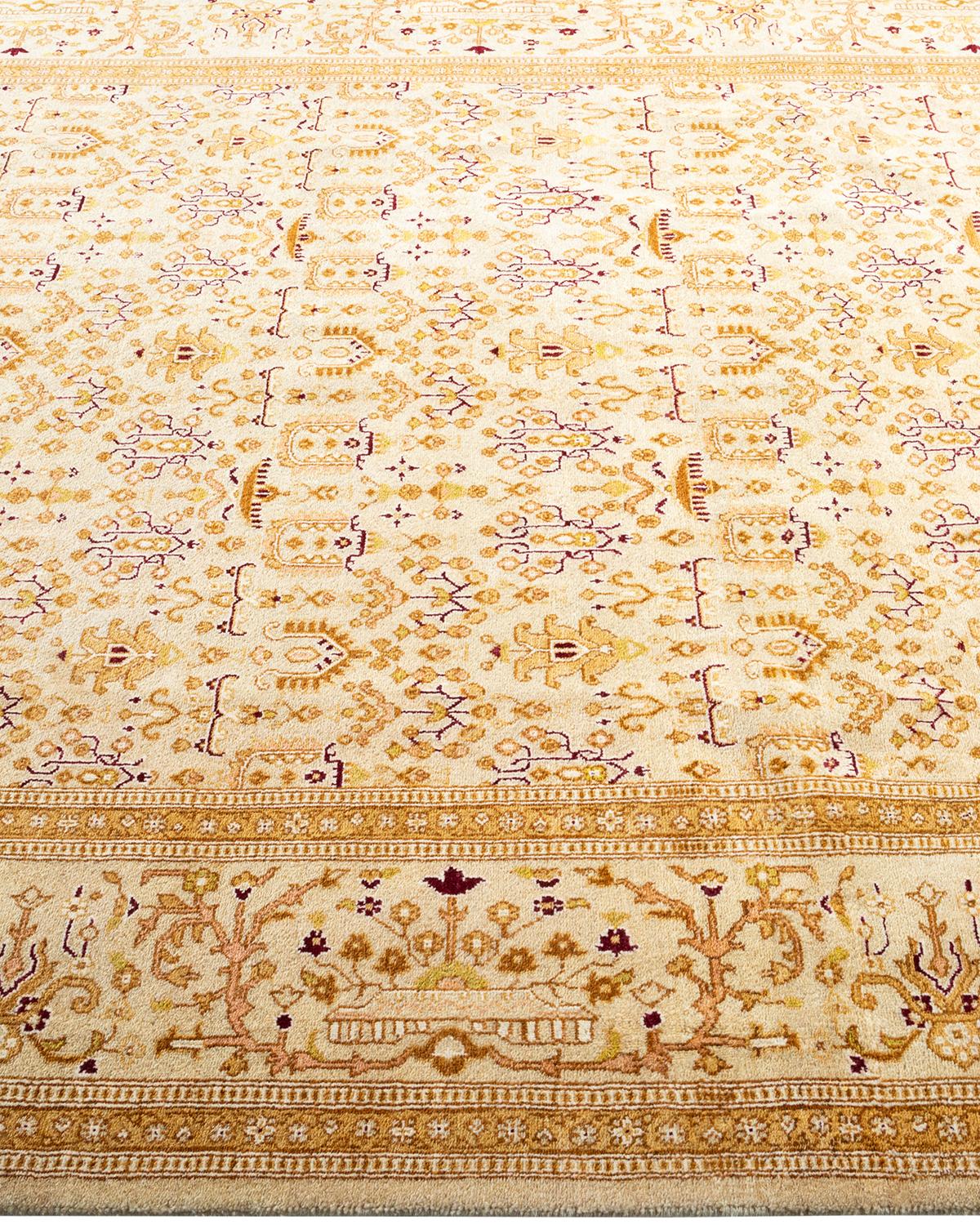 Tapis traditionnel Mogul ivoire unique en son genre fabriqué à la main Neuf - En vente à Norwalk, CT