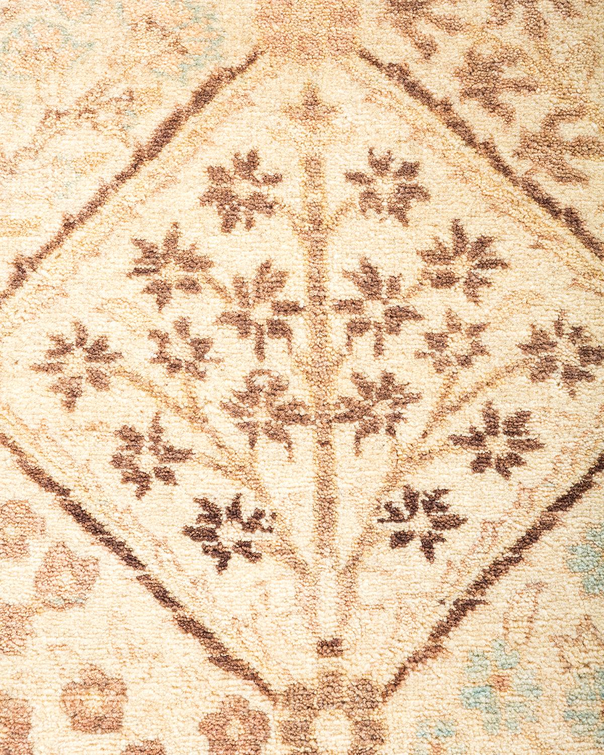Einzigartiger handgefertigter traditioneller elfenbeinfarbener Mogul-Teppich (21. Jahrhundert und zeitgenössisch) im Angebot