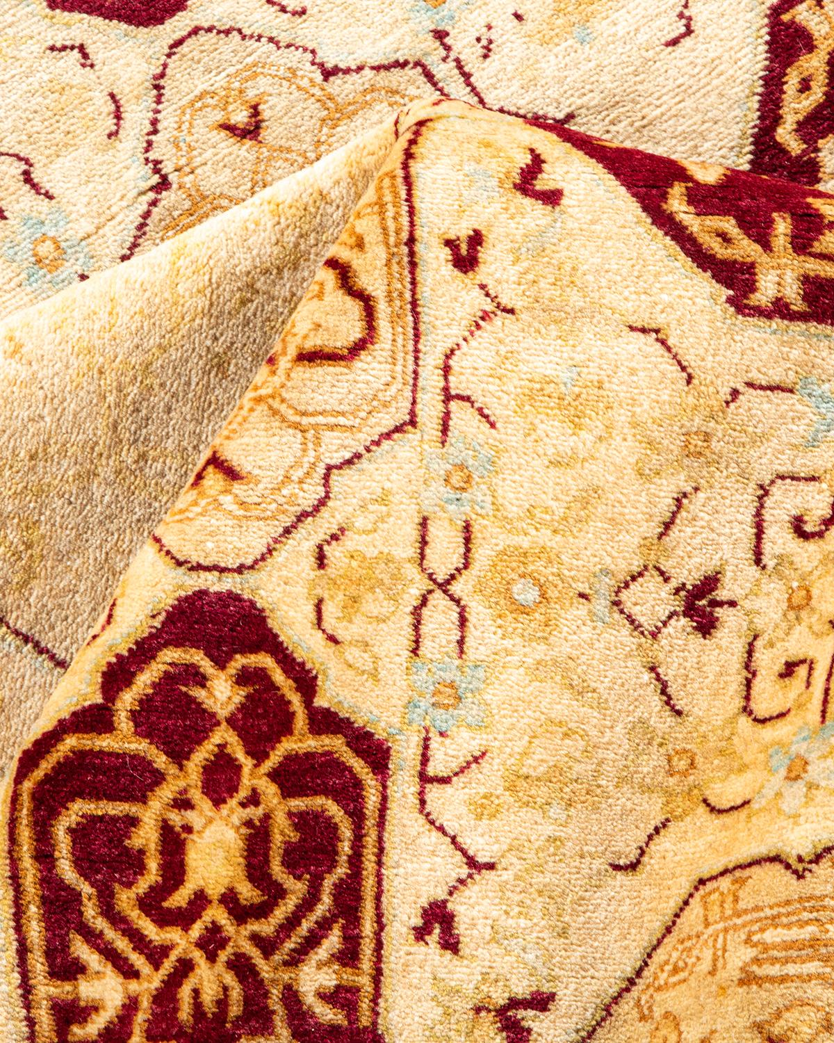 Altro Tappeto tradizionale Mogul Ivory, unico nel suo genere, realizzato a mano in vendita