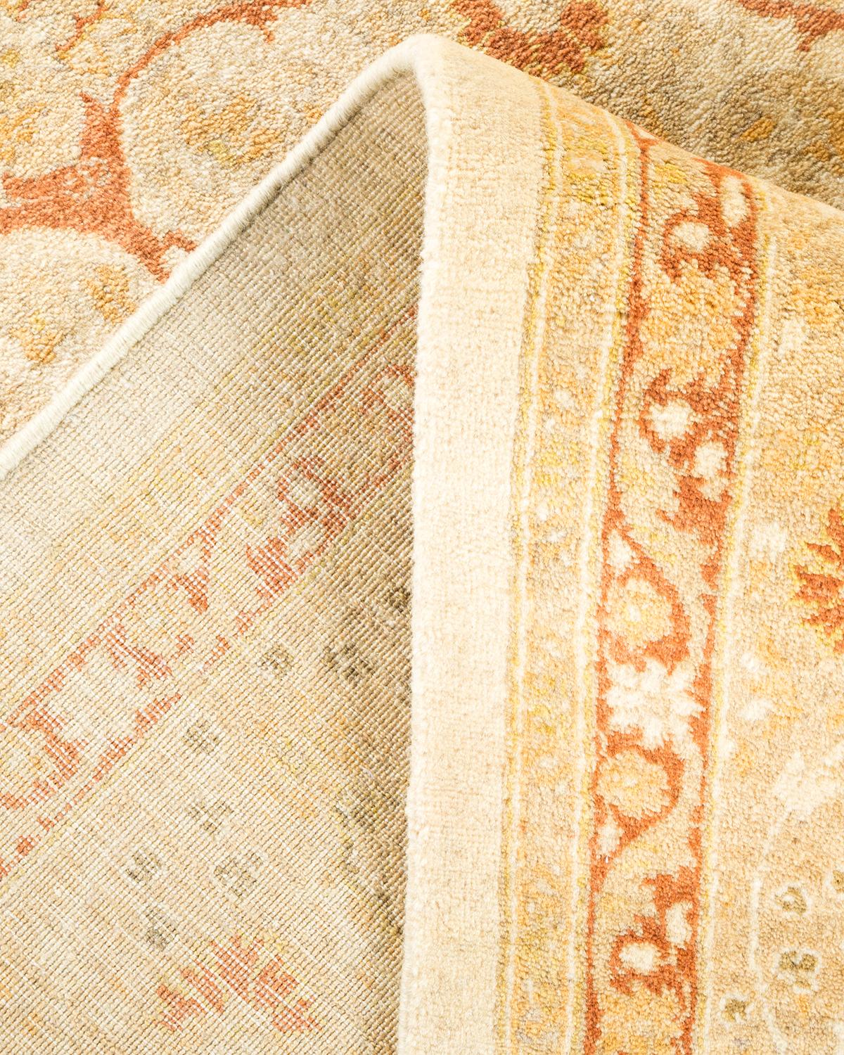 Traditioneller handgefertigter elfenbeinfarbener Mogul-Teppich, Unikat (Pakistanisch) im Angebot