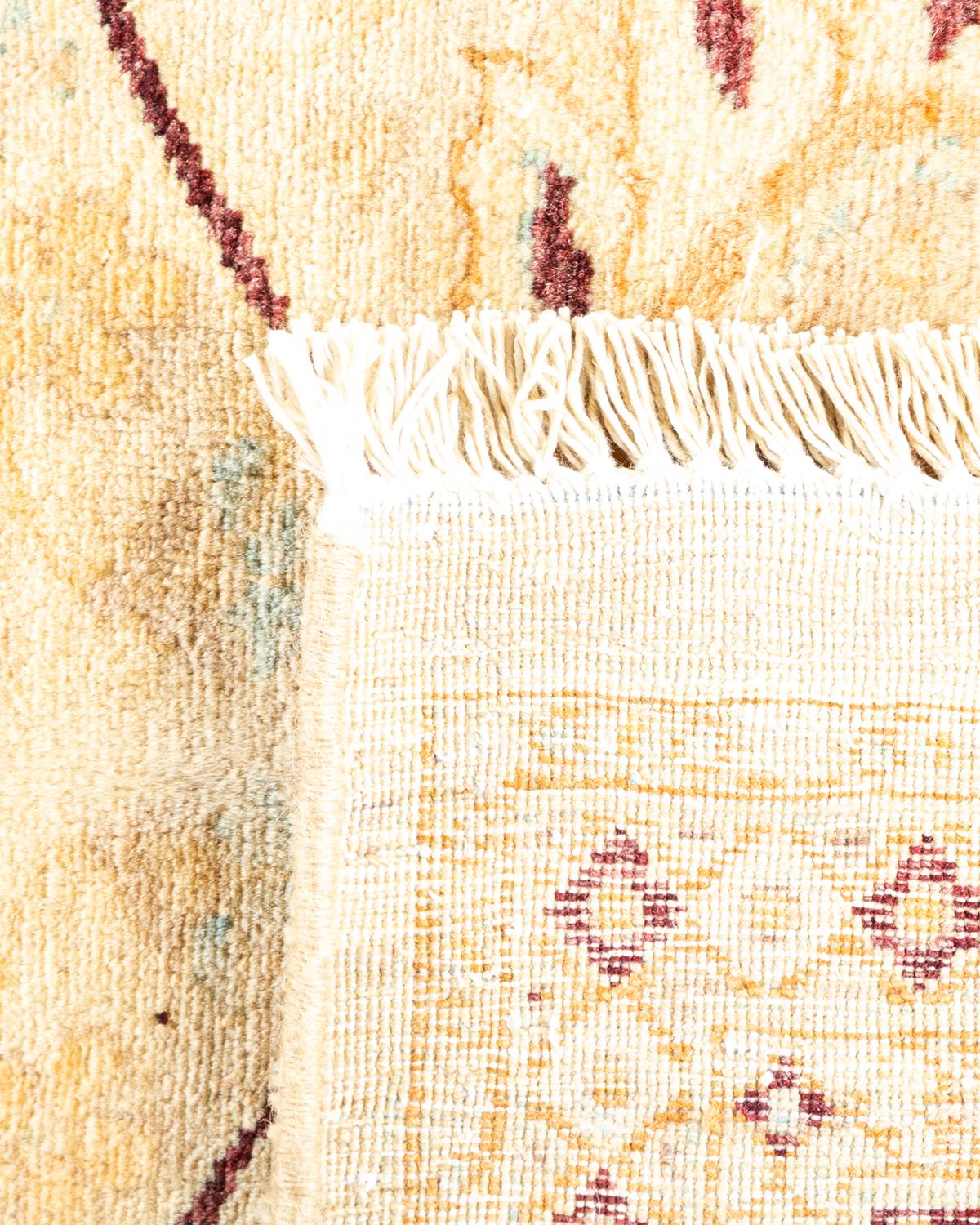Noué à la main Tapis traditionnel Mogul ivoire unique en son genre fabriqué à la main en vente