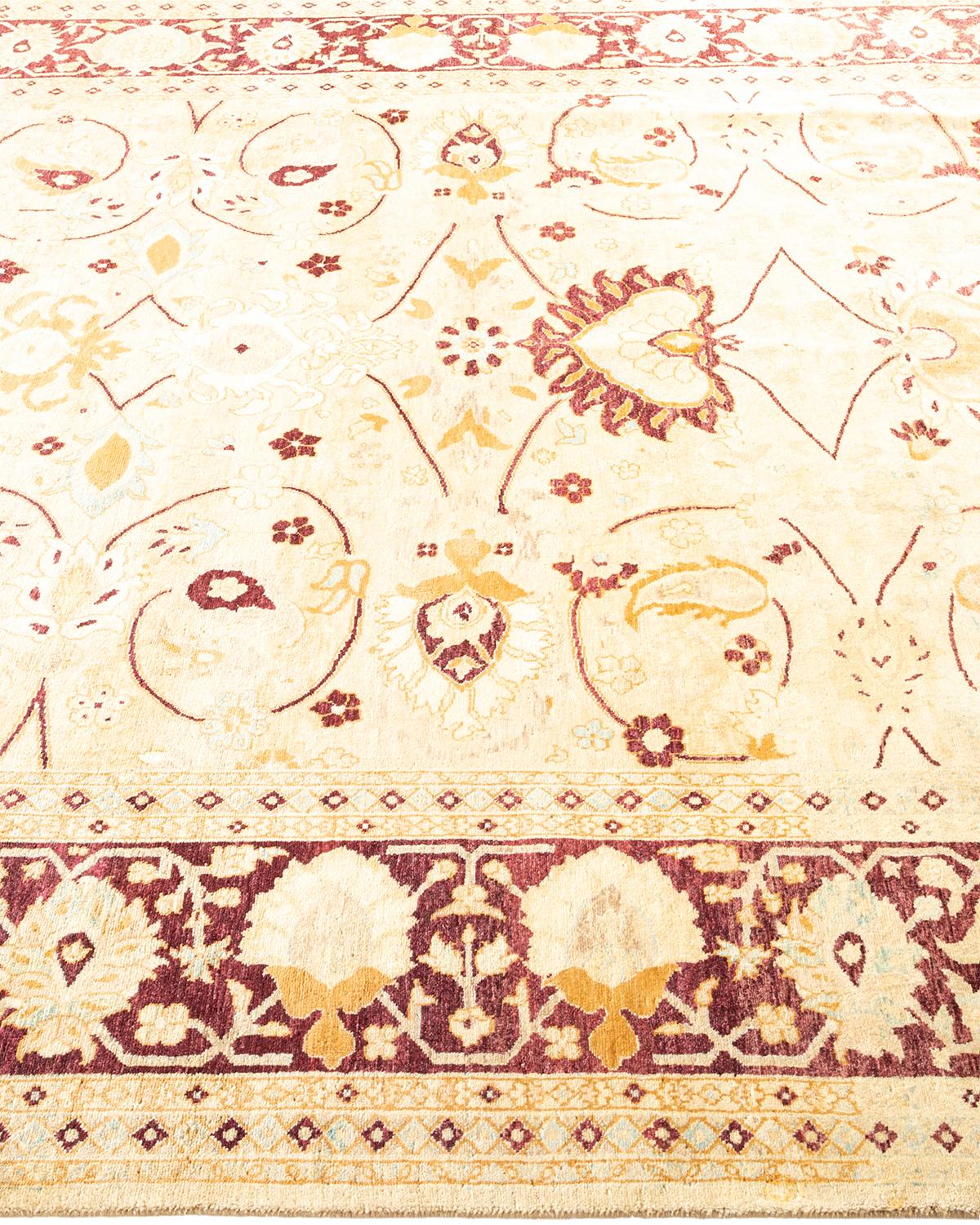 Tapis traditionnel Mogul ivoire unique en son genre fabriqué à la main Neuf - En vente à Norwalk, CT