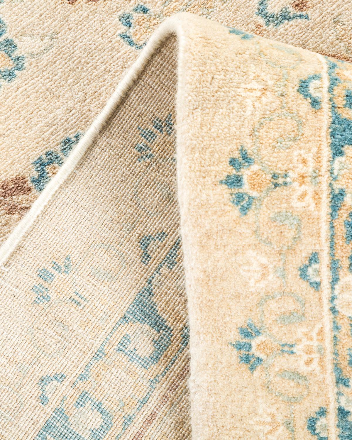Einzigartiger handgefertigter traditioneller elfenbeinfarbener Mogul-Teppich (Pakistanisch) im Angebot