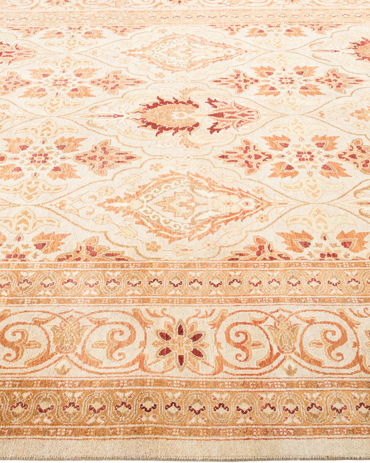 Alfombra tradicional única Hand Made Mogul marfil en Nuevo estado para la venta en Norwalk, CT