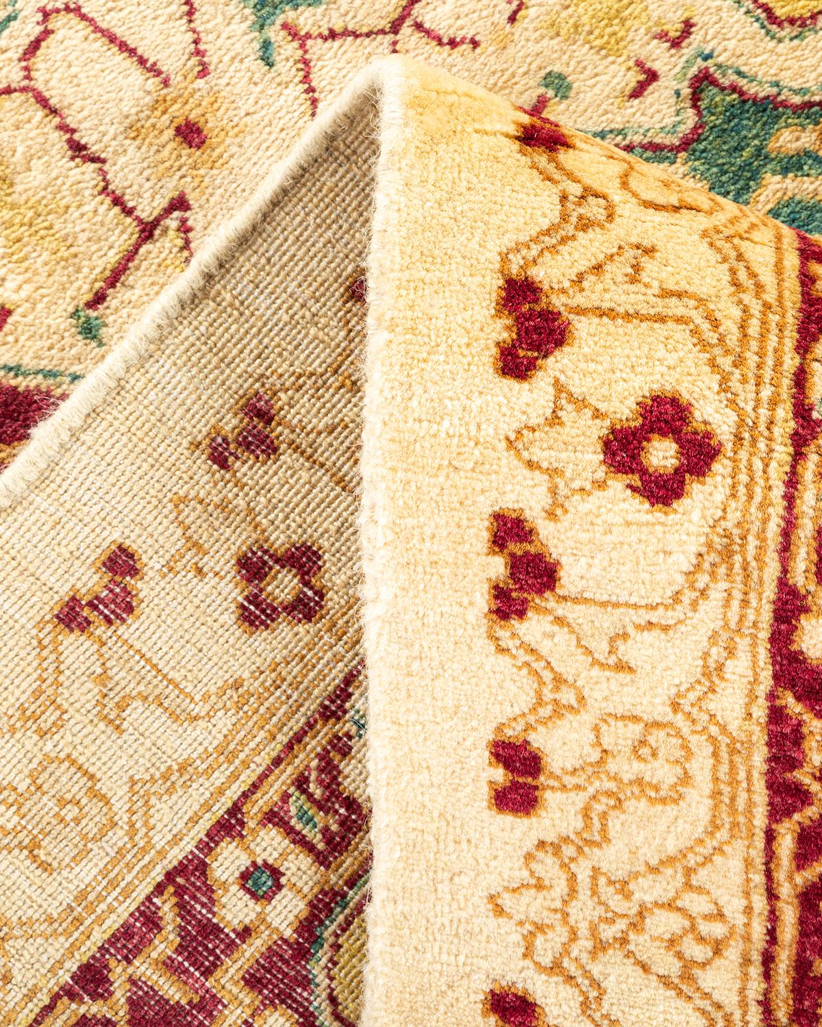 Traditioneller handgefertigter elfenbeinfarbener Mogul-Teppich, Unikat (Pakistanisch) im Angebot