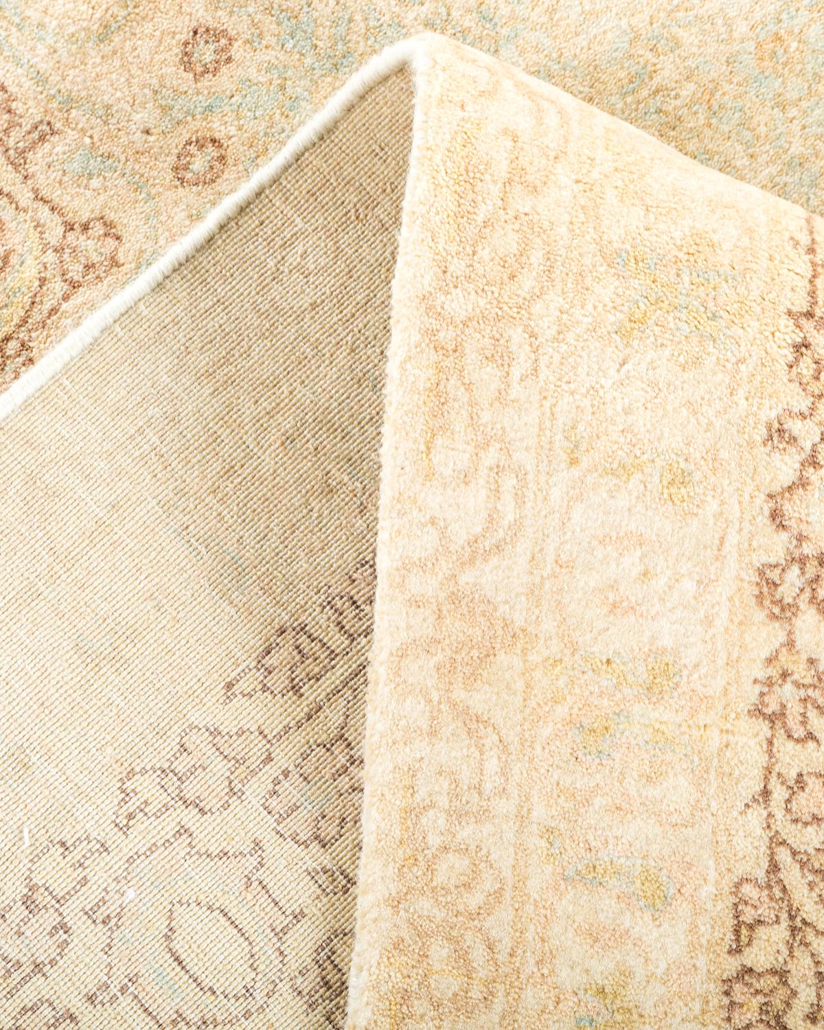 Pakistanais Tapis traditionnel Mogul ivoire unique en son genre fabriqué à la main en vente