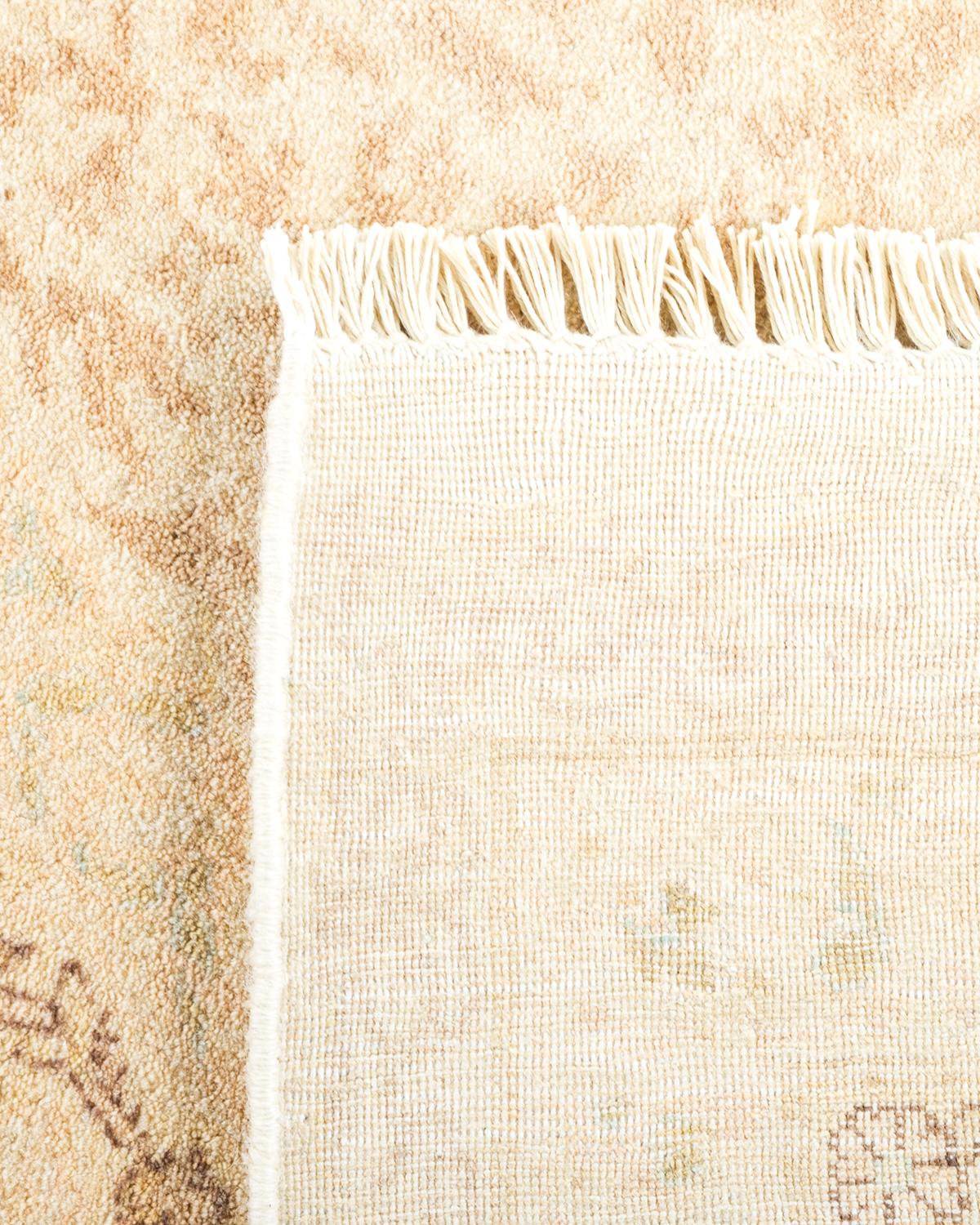 Noué à la main Tapis traditionnel Mogul ivoire unique en son genre fabriqué à la main en vente