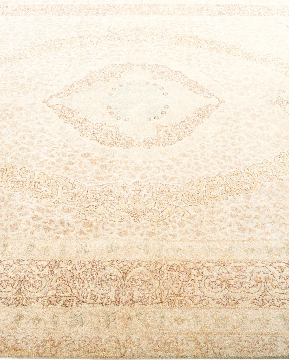Tapis traditionnel Mogul ivoire unique en son genre fabriqué à la main Neuf - En vente à Norwalk, CT