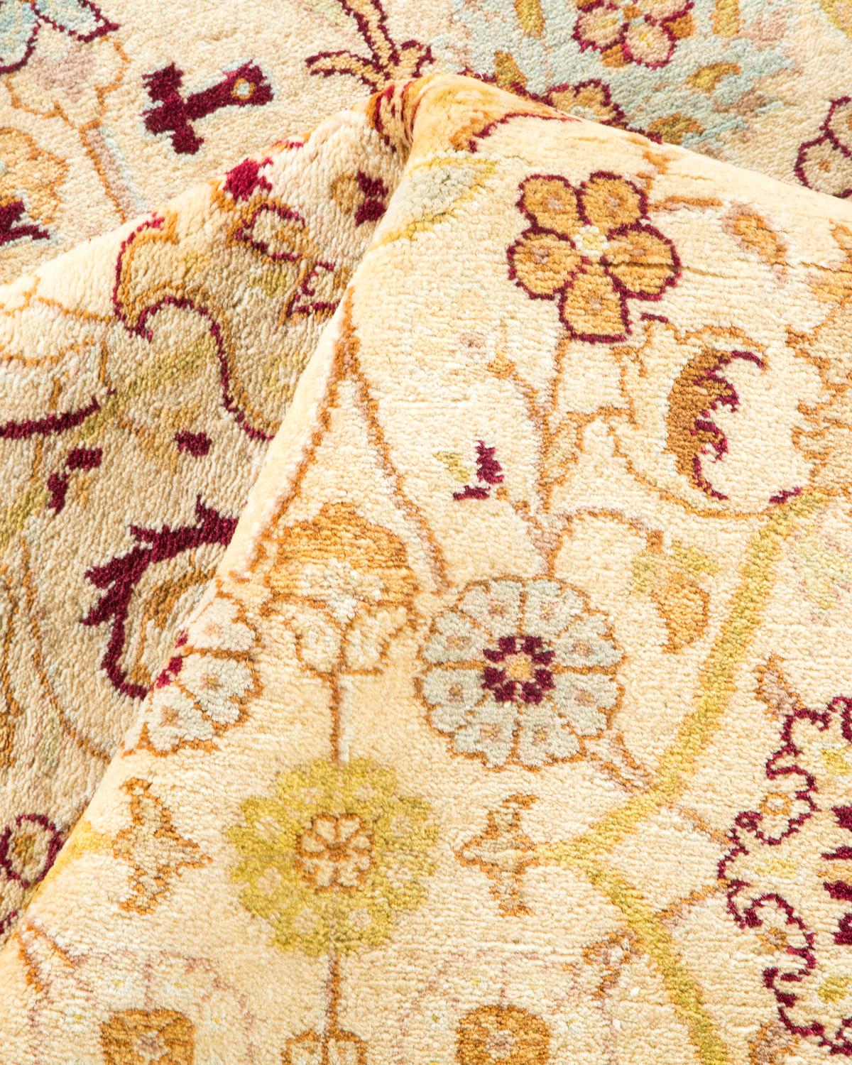 Autre Tapis traditionnel ivoire Mogul unique en son genre fabriqué à la main en vente