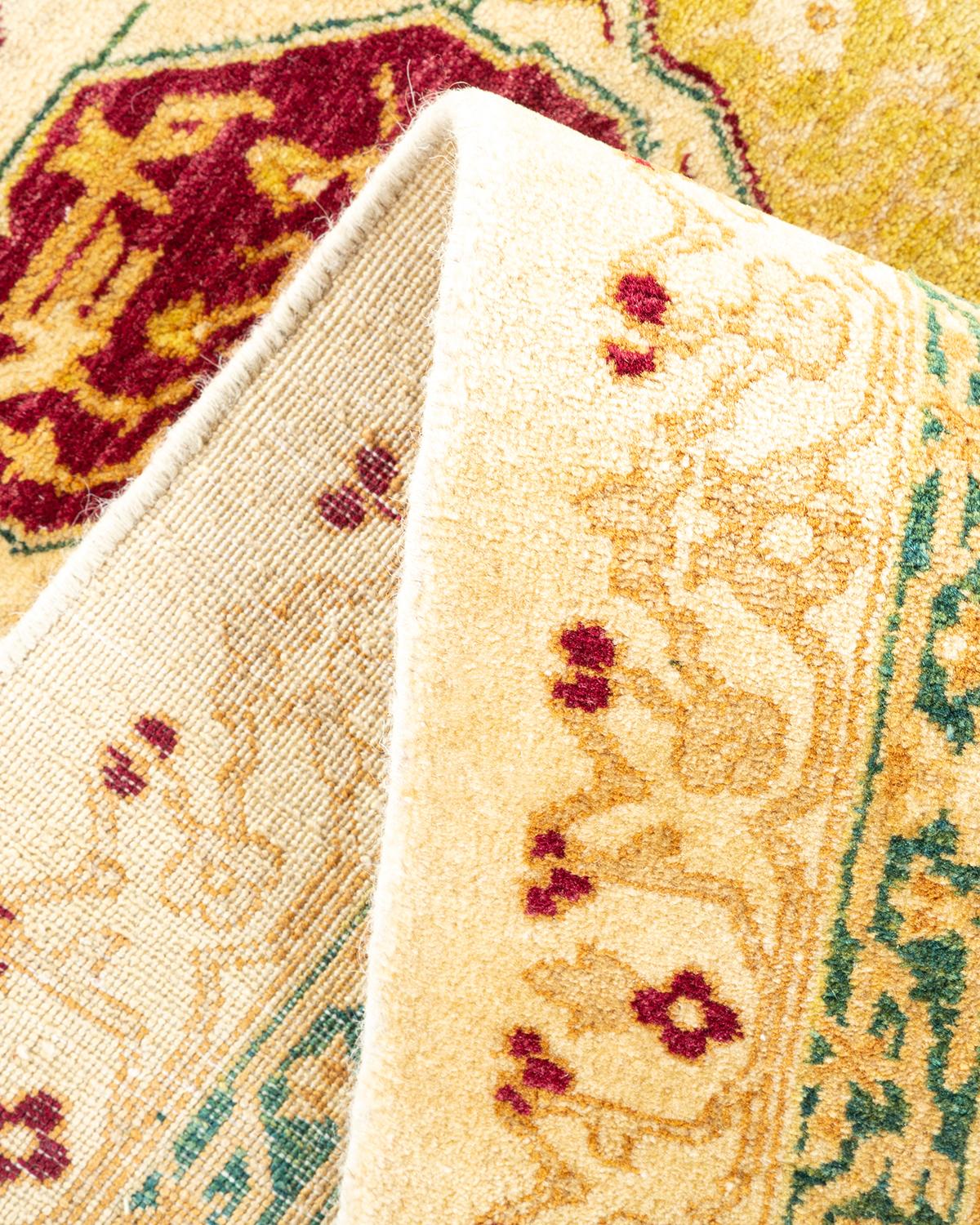 Einzigartiger handgefertigter traditioneller elfenbeinfarbener Mogul-Teppich (Pakistanisch) im Angebot