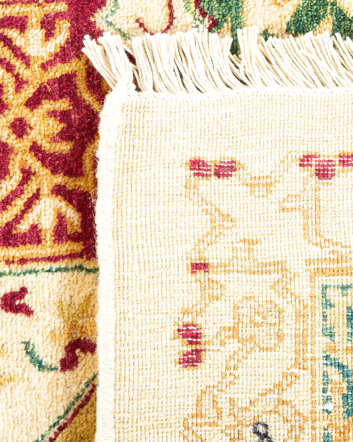 Einzigartiger handgefertigter traditioneller elfenbeinfarbener Mogul-Teppich (Handgeknüpft) im Angebot