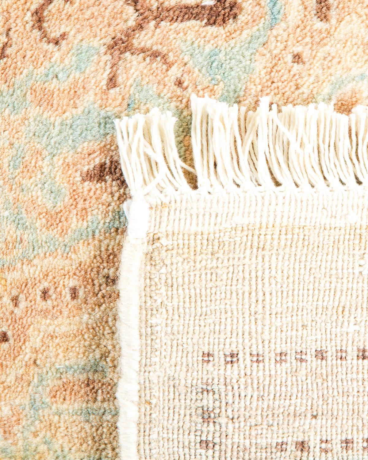 Traditioneller handgefertigter elfenbeinfarbener Mogul-Teppich, Unikat (Handgeknüpft) im Angebot