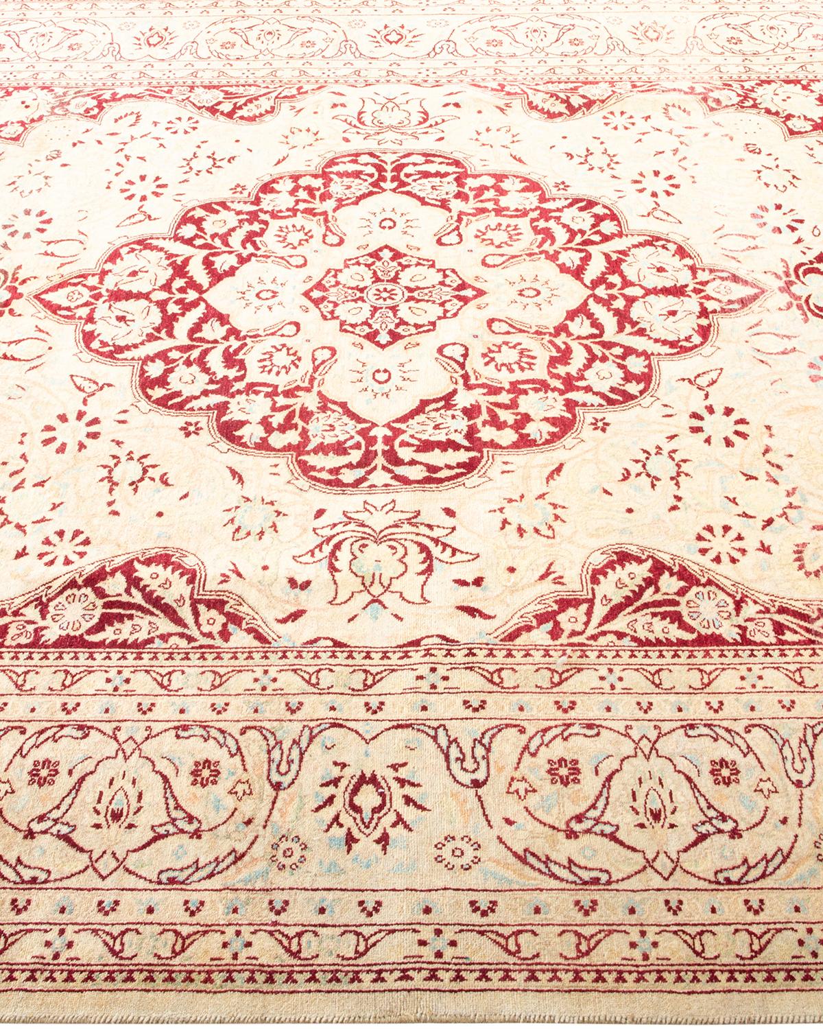 Tappeto tradizionale Mogul Ivory, unico nel suo genere, realizzato a mano In condizioni Nuovo in vendita a Norwalk, CT