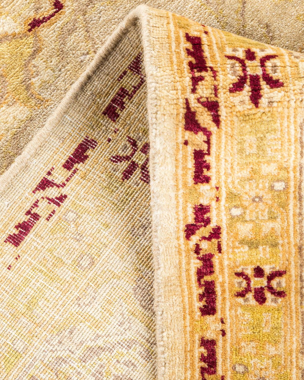Traditioneller handgefertigter elfenbeinfarbener Mogul-Teppich, Unikat (Pakistanisch) im Angebot