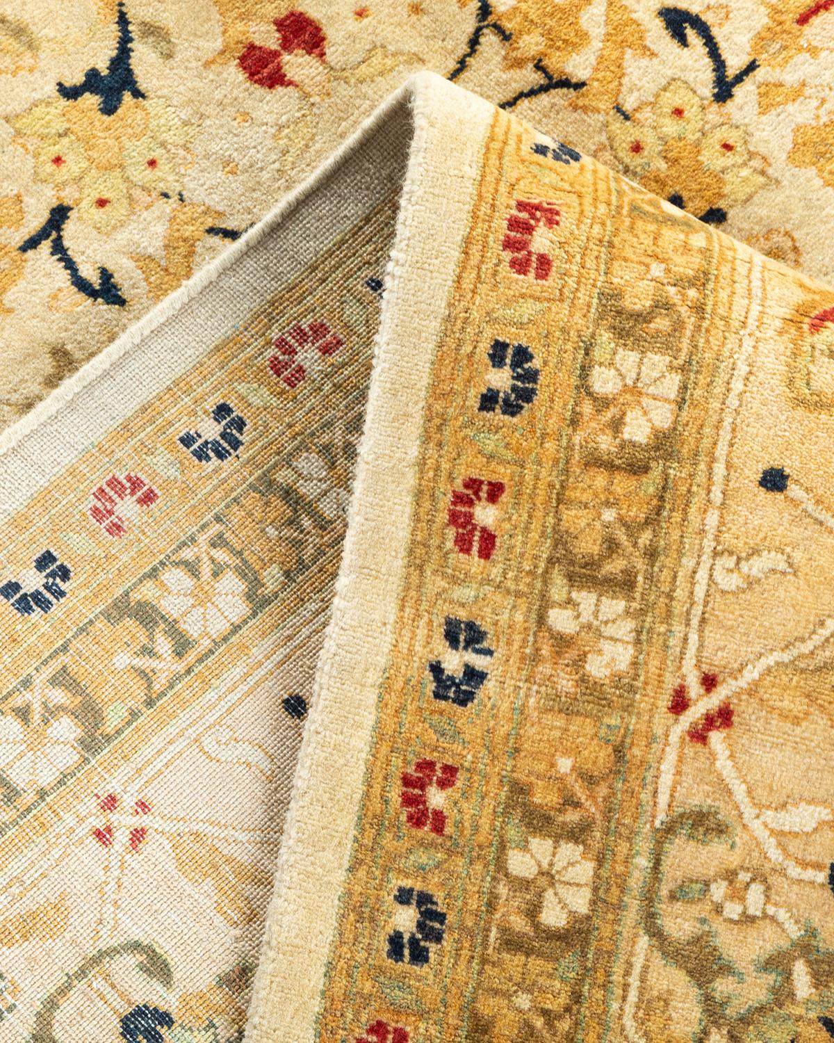 Traditioneller handgefertigter elfenbeinfarbener Mogul-Teppich, Unikat (Pakistanisch) im Angebot