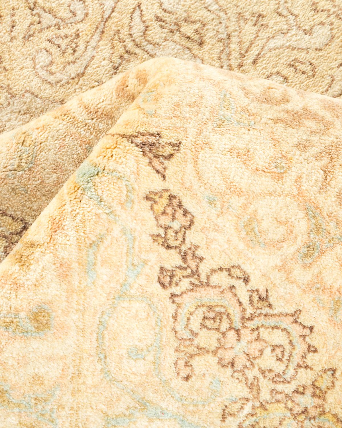 Autre Tapis traditionnel Mogul ivoire unique en son genre fabriqué à la main en vente