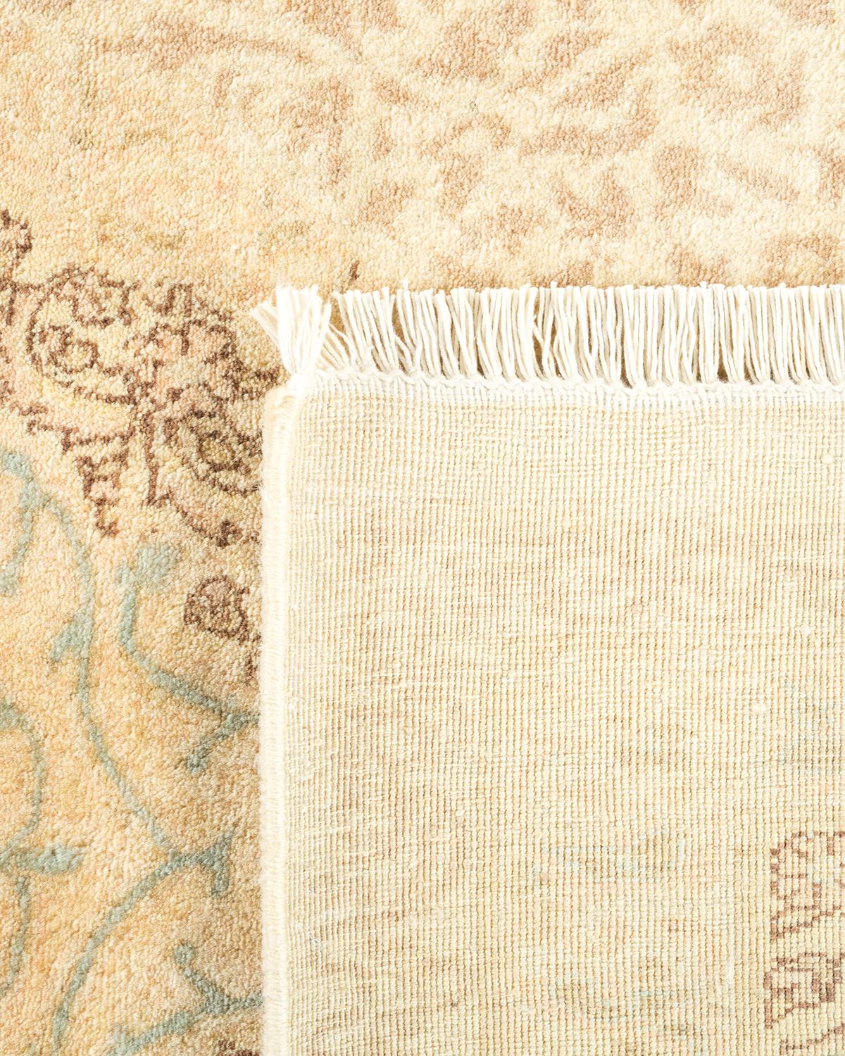 Noué à la main Tapis traditionnel Mogul ivoire unique en son genre fabriqué à la main en vente