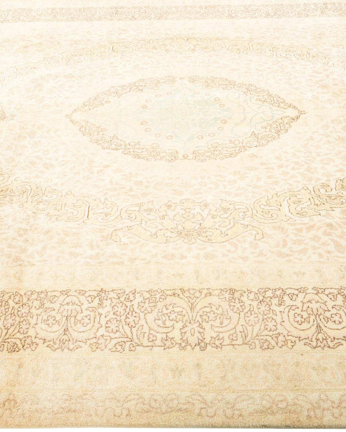 Tapis traditionnel Mogul ivoire unique en son genre fabriqué à la main Neuf - En vente à Norwalk, CT