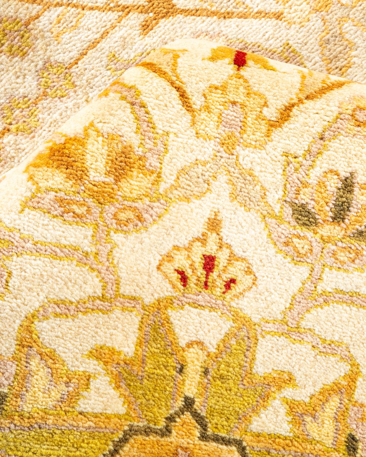 Avec leurs palettes discrètes et leurs motifs à l'envers, les tapis de la collection Mogul apporteront une sophistication intemporelle à n'importe quelle pièce. Influencés par un éventail de motifs turcs, indiens et persans, les artisans qui tissent