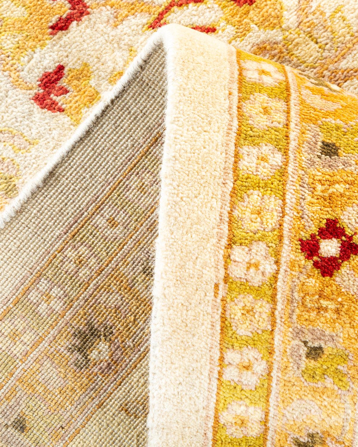 Autre Tapis traditionnel ivoire Mogul unique en son genre fabriqué à la main en vente