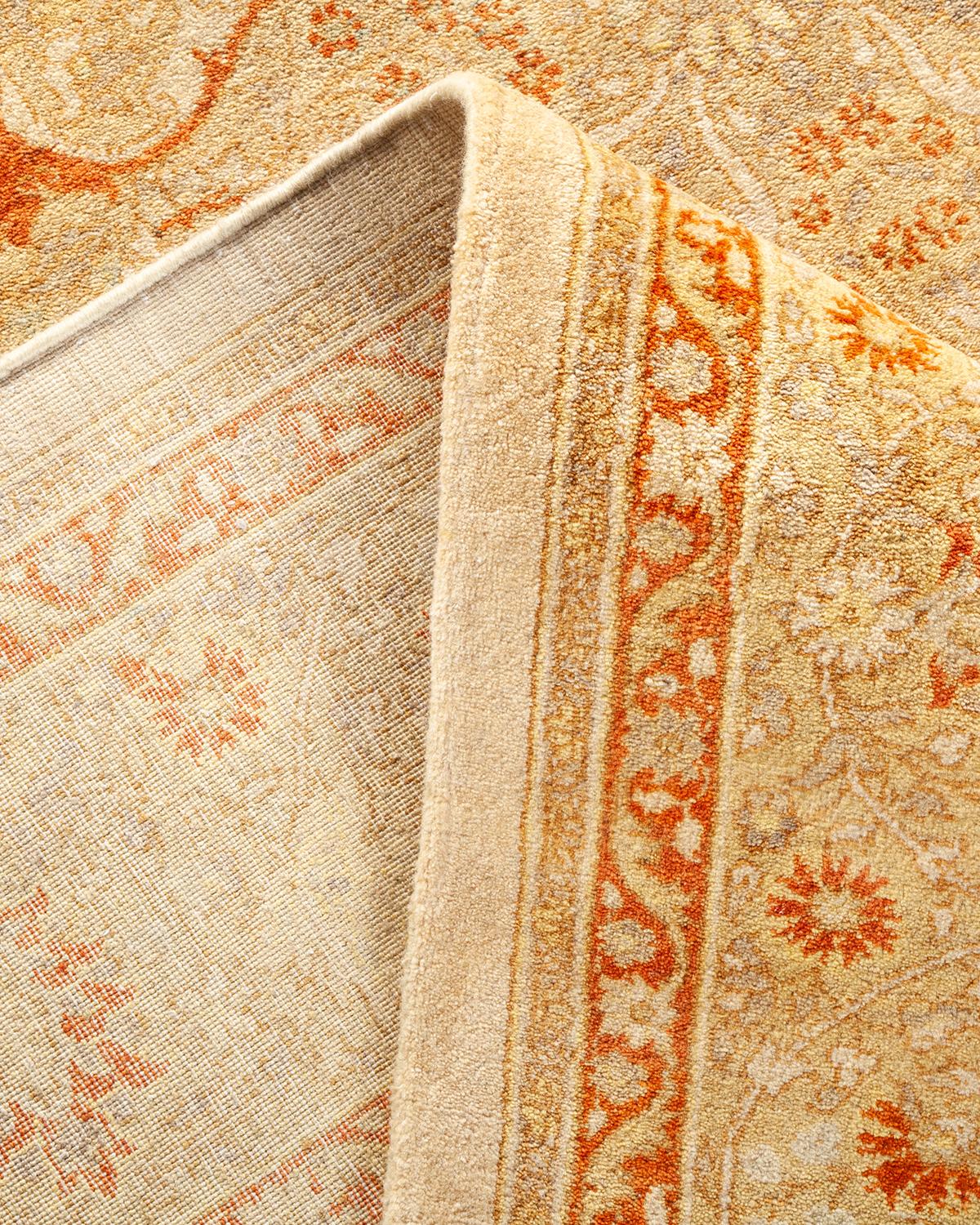 Pakistanais Tapis traditionnel Mogul ivoire unique en son genre fabriqué à la main en vente