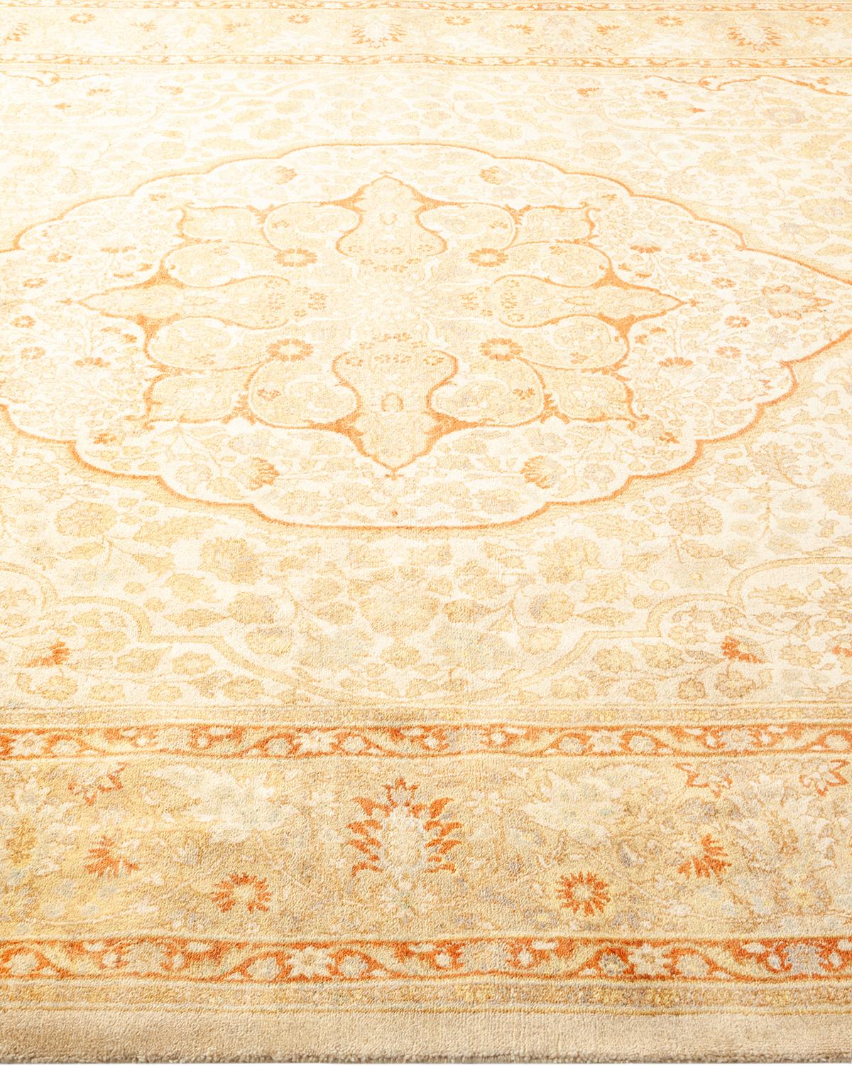 Tapis traditionnel Mogul ivoire unique en son genre fabriqué à la main Neuf - En vente à Norwalk, CT