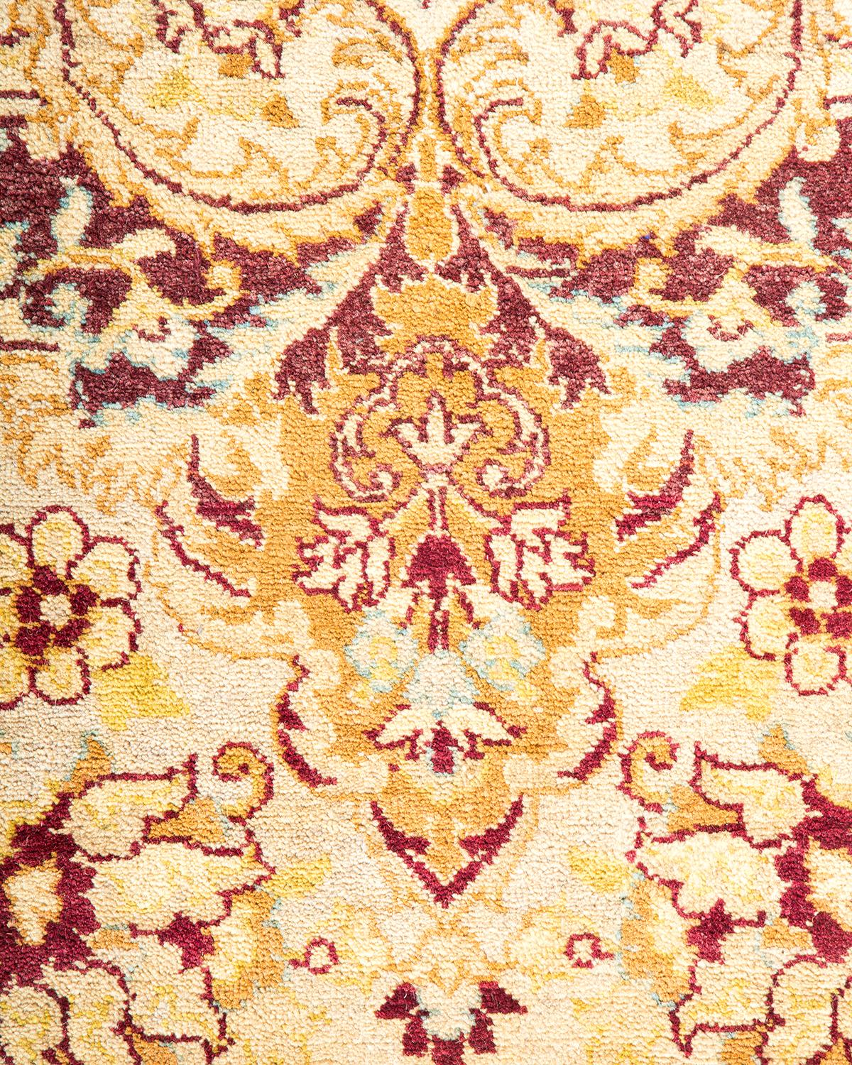 Traditioneller handgefertigter elfenbeinfarbener Mogul-Teppich, Unikat (21. Jahrhundert und zeitgenössisch) im Angebot