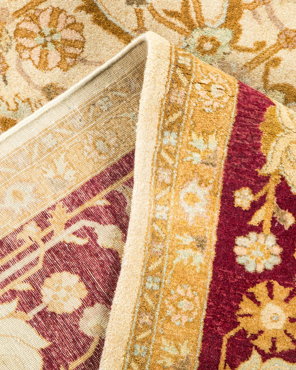 Pakistanais Tapis traditionnel Mogul ivoire unique en son genre fabriqué à la main en vente