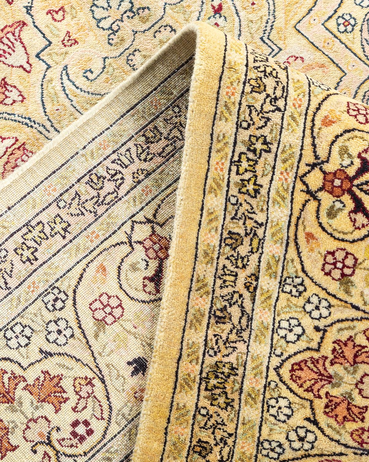 Pakistanais Tapis traditionnel ivoire Mogul unique en son genre fabriqué à la main en vente