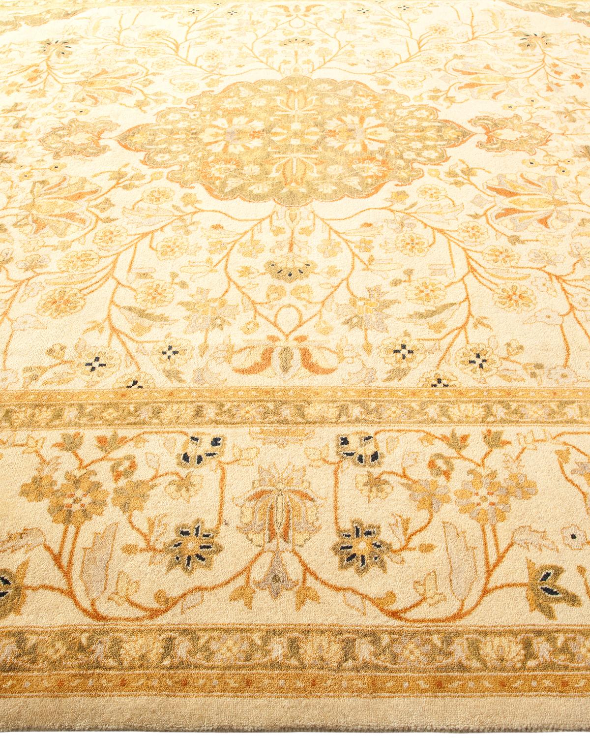 Tapis traditionnel Mogul ivoire unique en son genre fabriqué à la main Neuf - En vente à Norwalk, CT