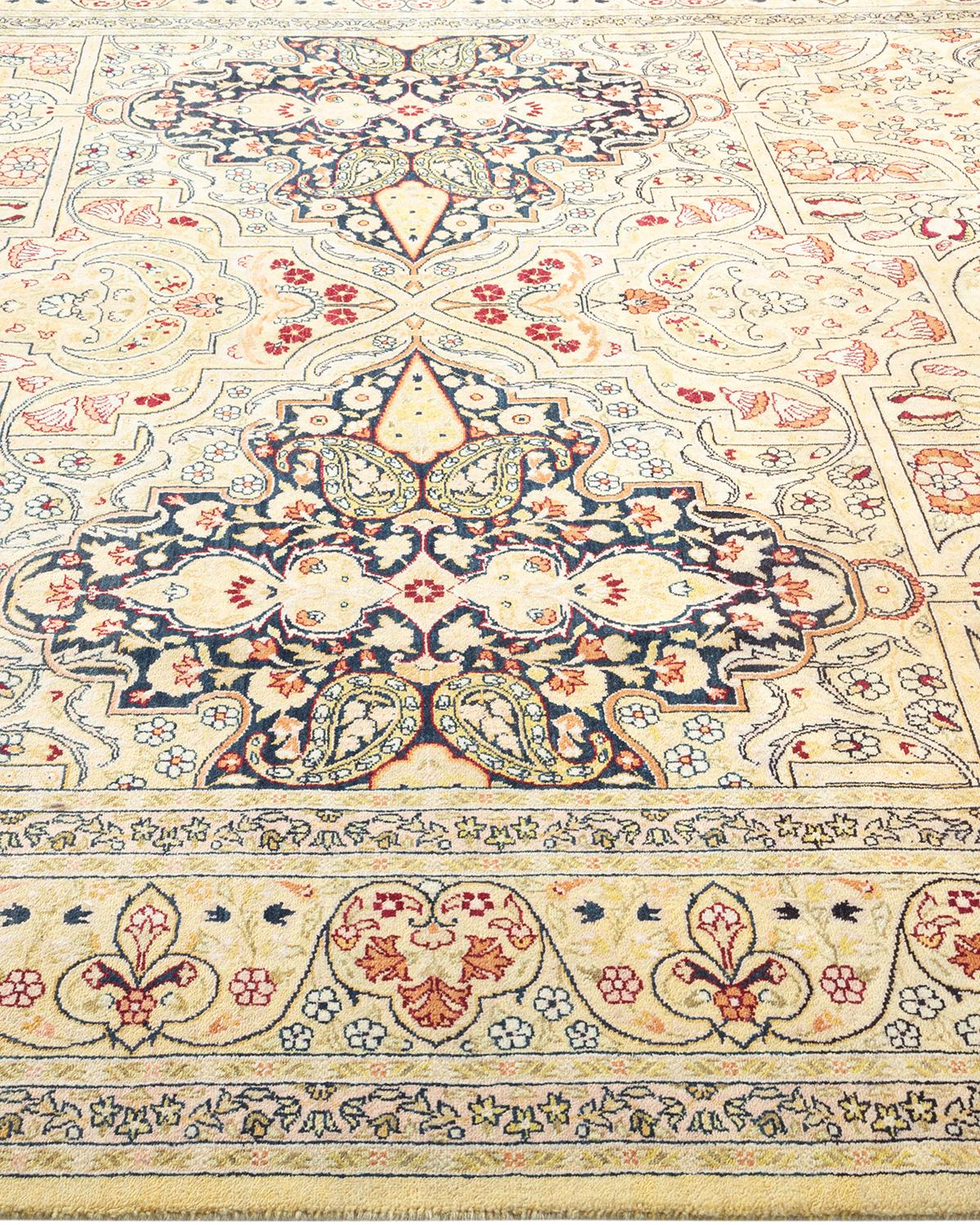 Tapis traditionnel ivoire Mogul unique en son genre fabriqué à la main Neuf - En vente à Norwalk, CT
