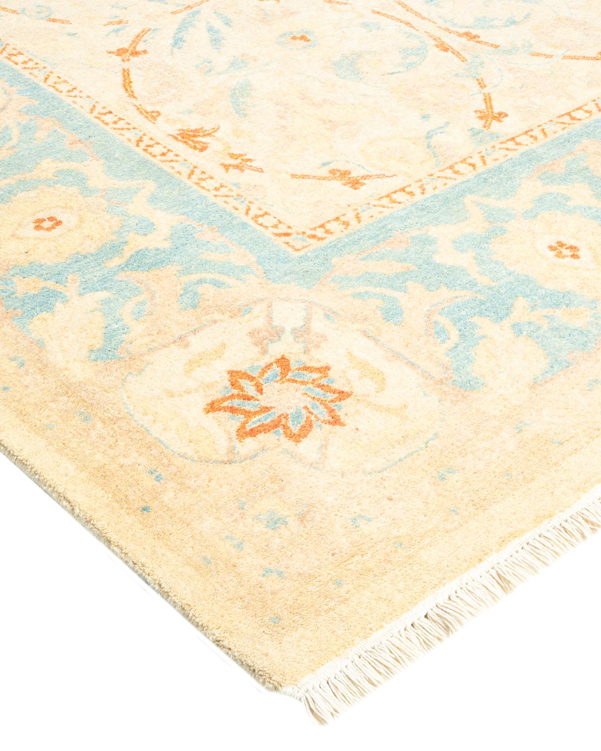 Einzigartiger handgefertigter traditioneller elfenbeinfarbener Mogul-Teppich (Wolle) im Angebot