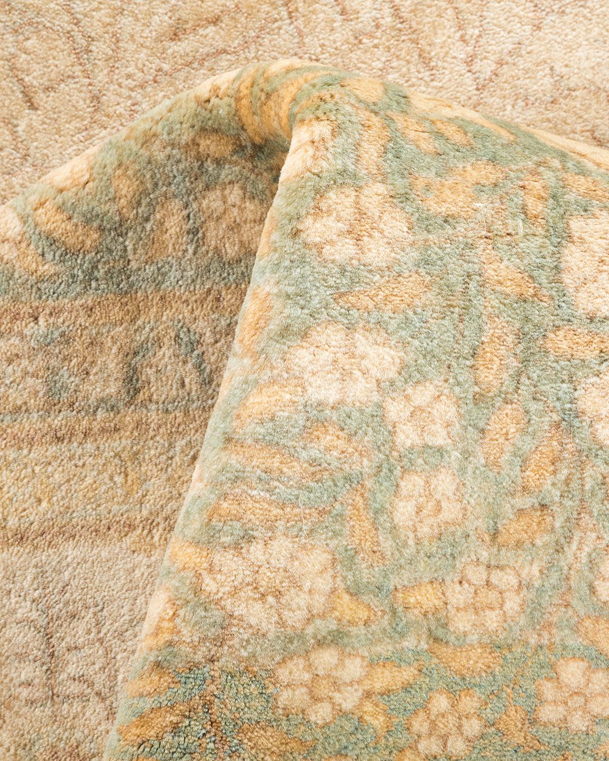 Autre Tapis traditionnel ivoire Mogul unique en son genre fabriqué à la main en vente