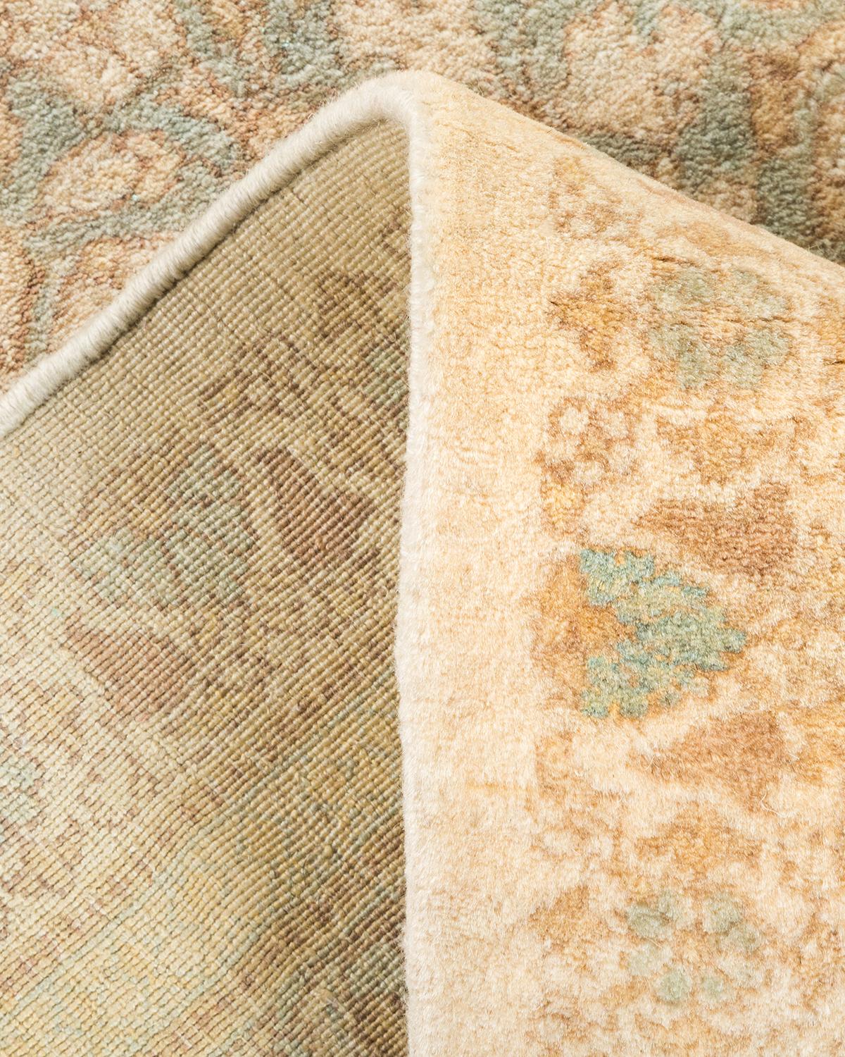 Pakistanais Tapis traditionnel ivoire Mogul unique en son genre fabriqué à la main en vente