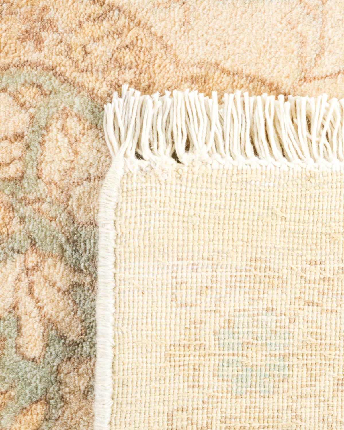 Noué à la main Tapis traditionnel ivoire Mogul unique en son genre fabriqué à la main en vente