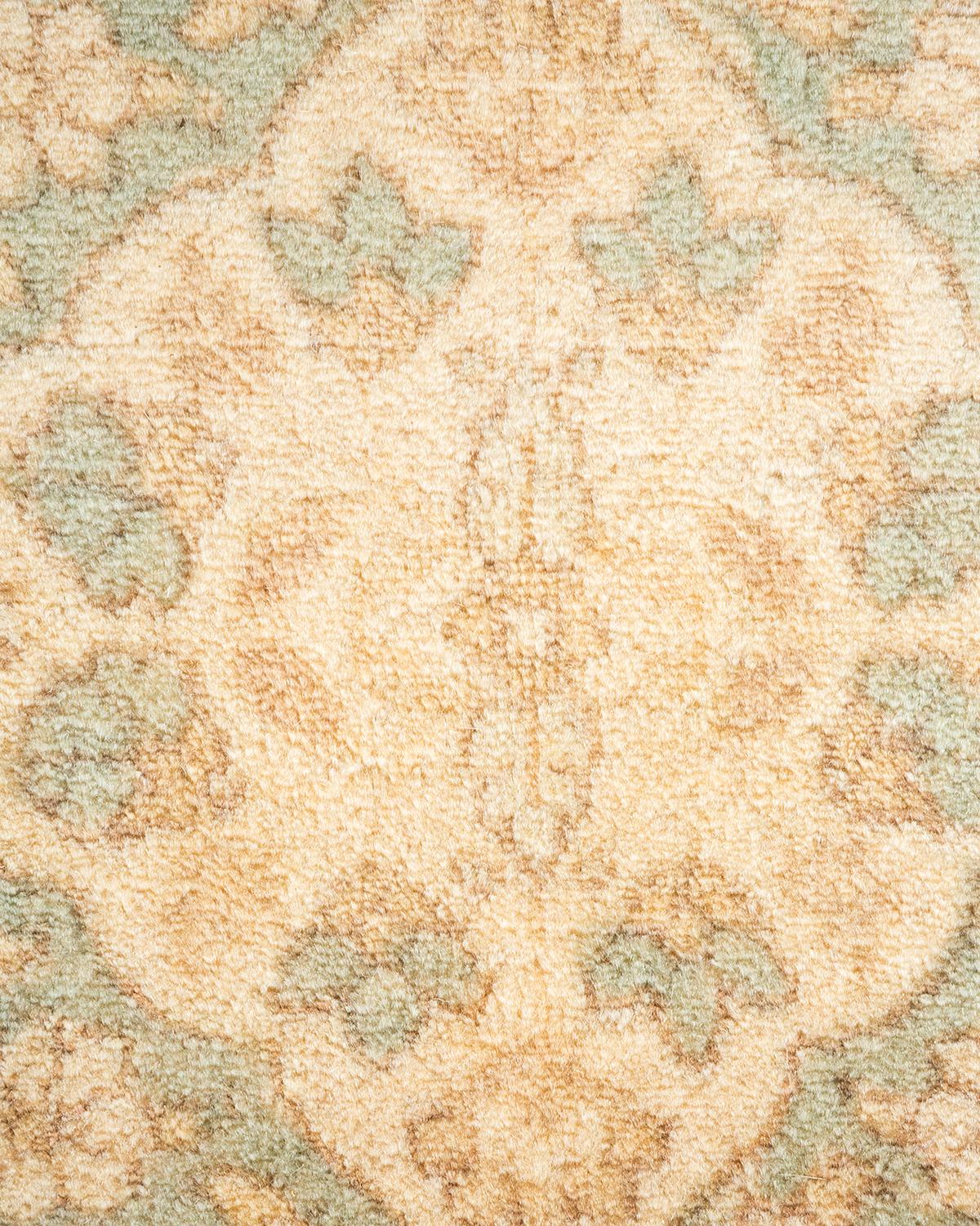 XXIe siècle et contemporain Tapis traditionnel ivoire Mogul unique en son genre fabriqué à la main en vente