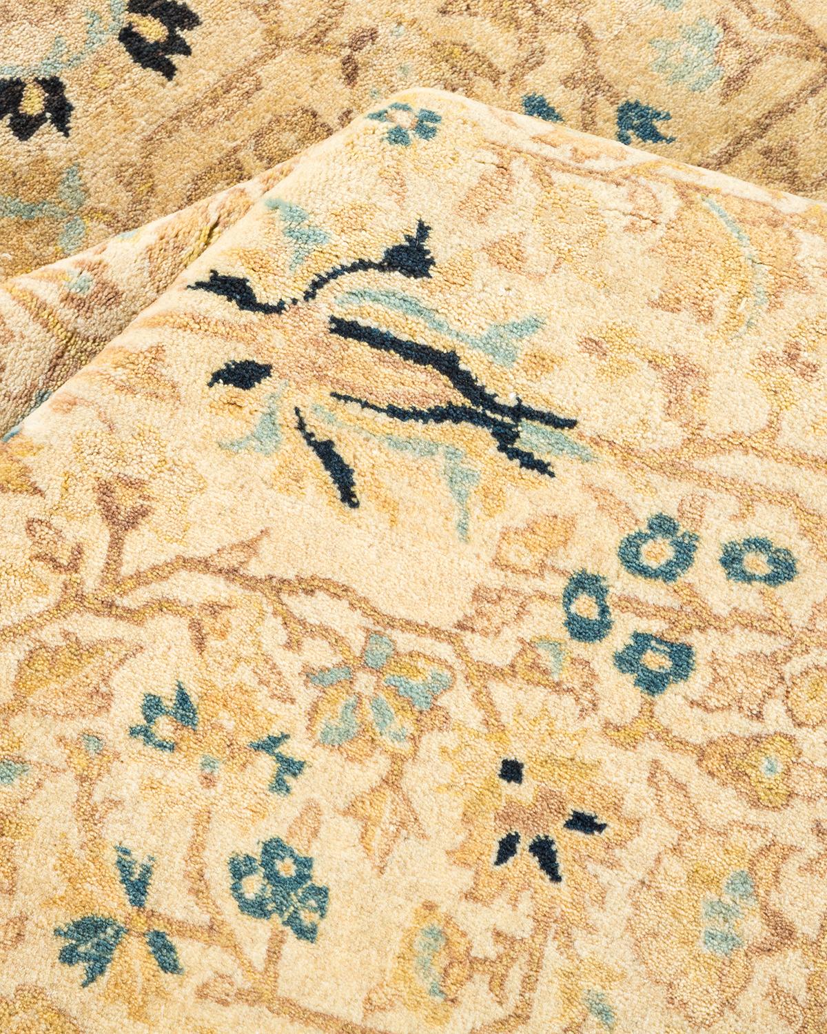 Autre Tapis traditionnel ivoire Mogul unique en son genre fabriqué à la main en vente