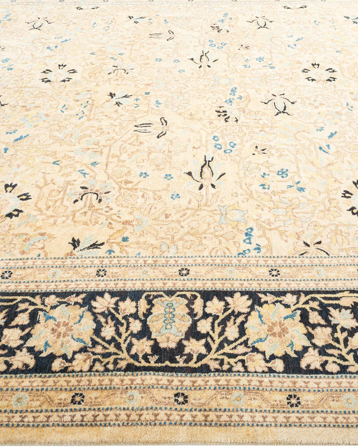 Tapis traditionnel ivoire Mogul unique en son genre fabriqué à la main Neuf - En vente à Norwalk, CT
