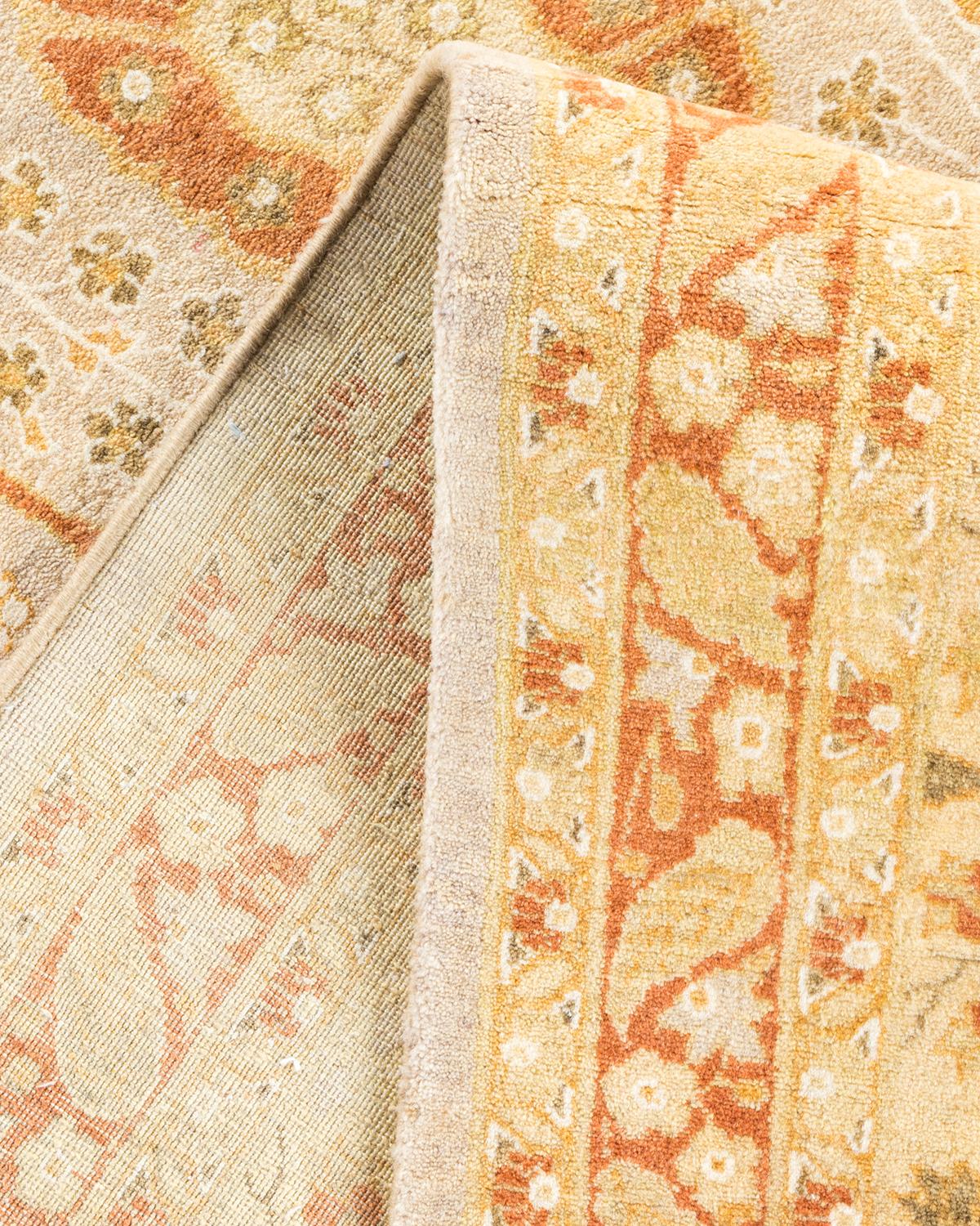 Einzigartiger handgefertigter traditioneller elfenbeinfarbener Mogul-Teppich (Pakistanisch) im Angebot