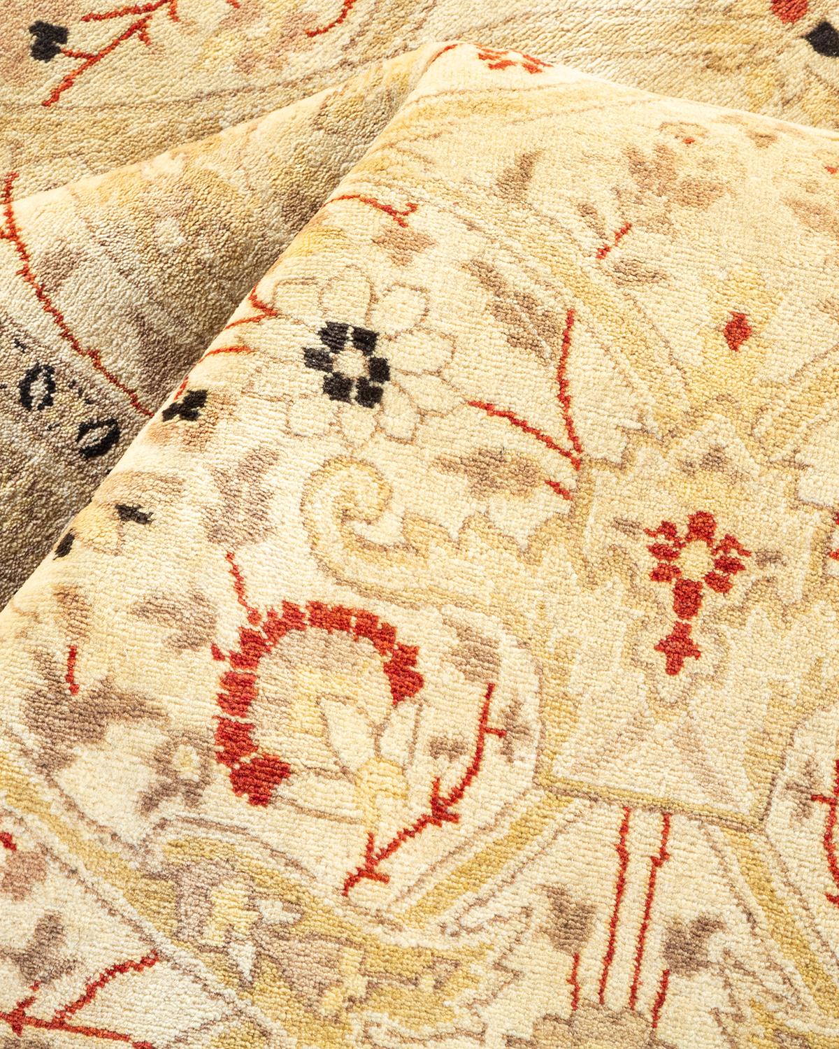 Autre Tapis traditionnel ivoire Mogul unique en son genre fabriqué à la main en vente