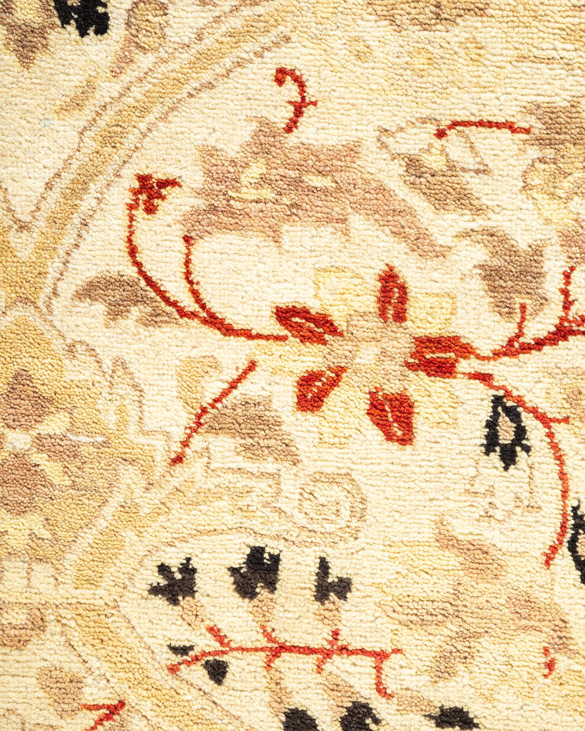 XXIe siècle et contemporain Tapis traditionnel ivoire Mogul unique en son genre fabriqué à la main en vente