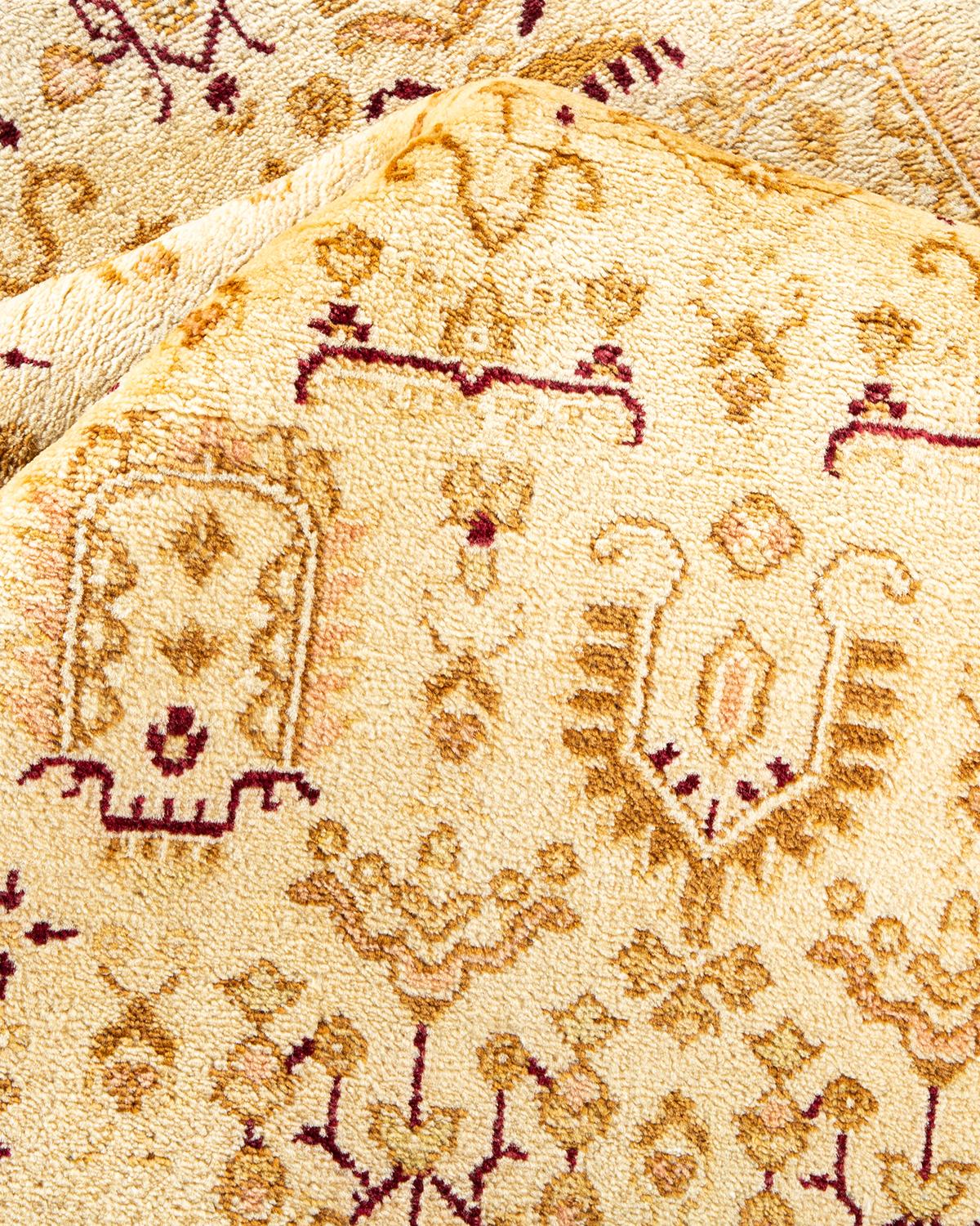 Autre Tapis traditionnel ivoire Mogul unique en son genre fabriqué à la main en vente