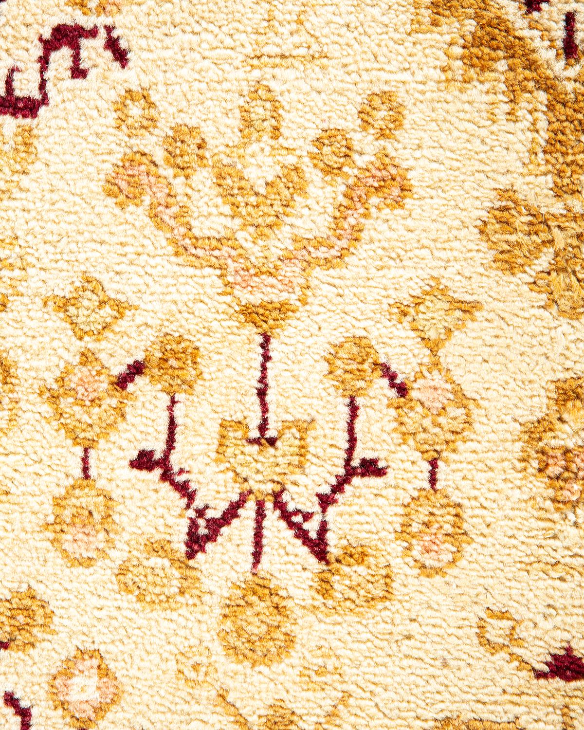 XXIe siècle et contemporain Tapis traditionnel ivoire Mogul unique en son genre fabriqué à la main en vente
