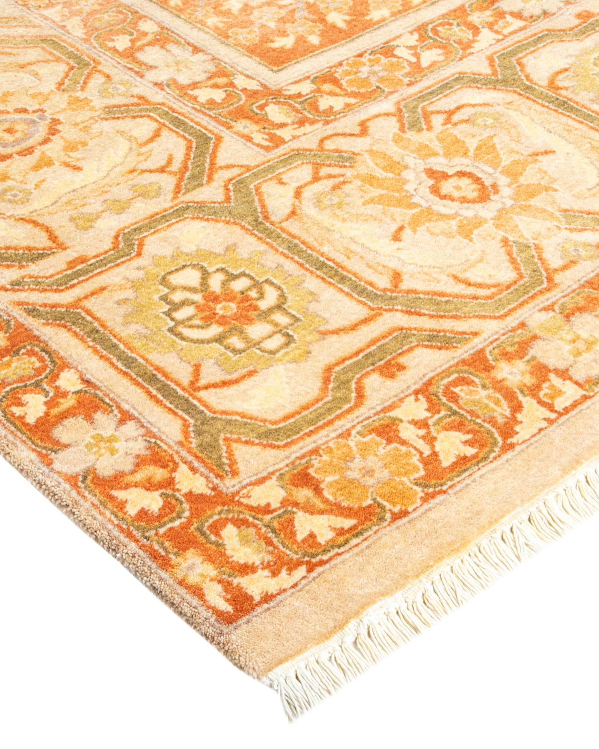 Tapis traditionnel ivoire Mogul unique en son genre fabriqué à la main en vente 1