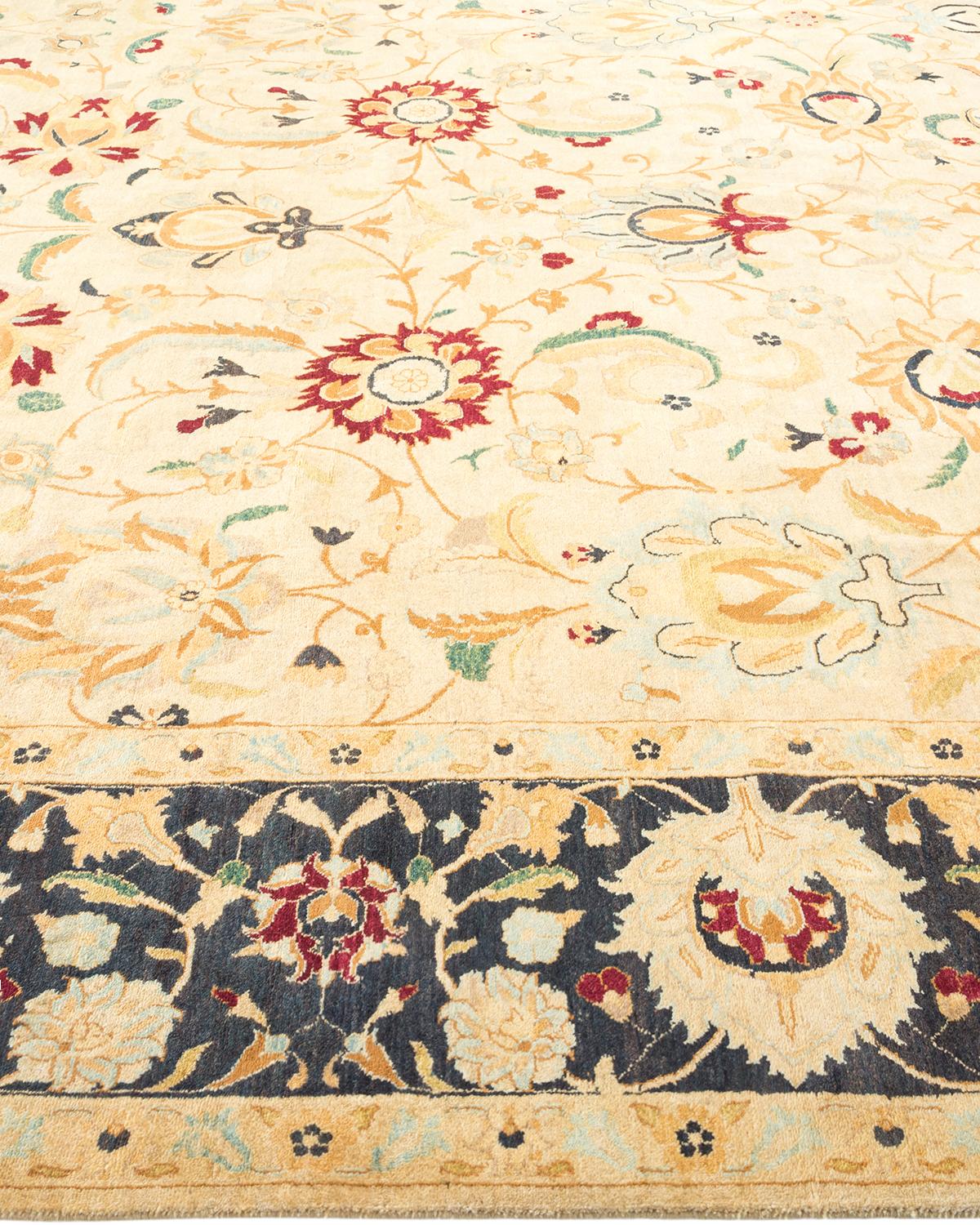 Tappeto tradizionale Mogul Ivory, unico nel suo genere, realizzato a mano In condizioni Nuovo in vendita a Norwalk, CT