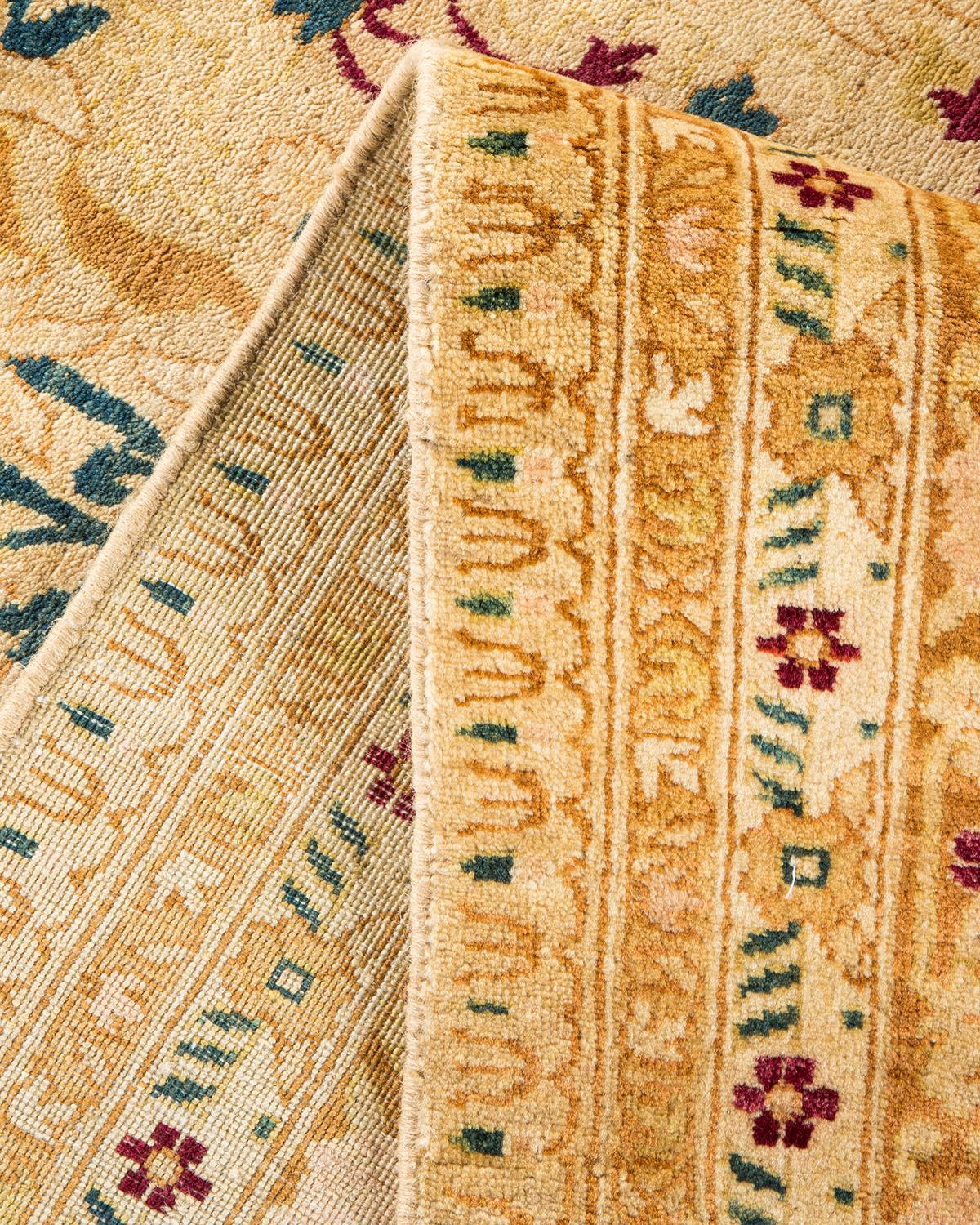 Einzigartiger handgefertigter traditioneller elfenbeinfarbener Mogul-Teppich (Pakistanisch) im Angebot