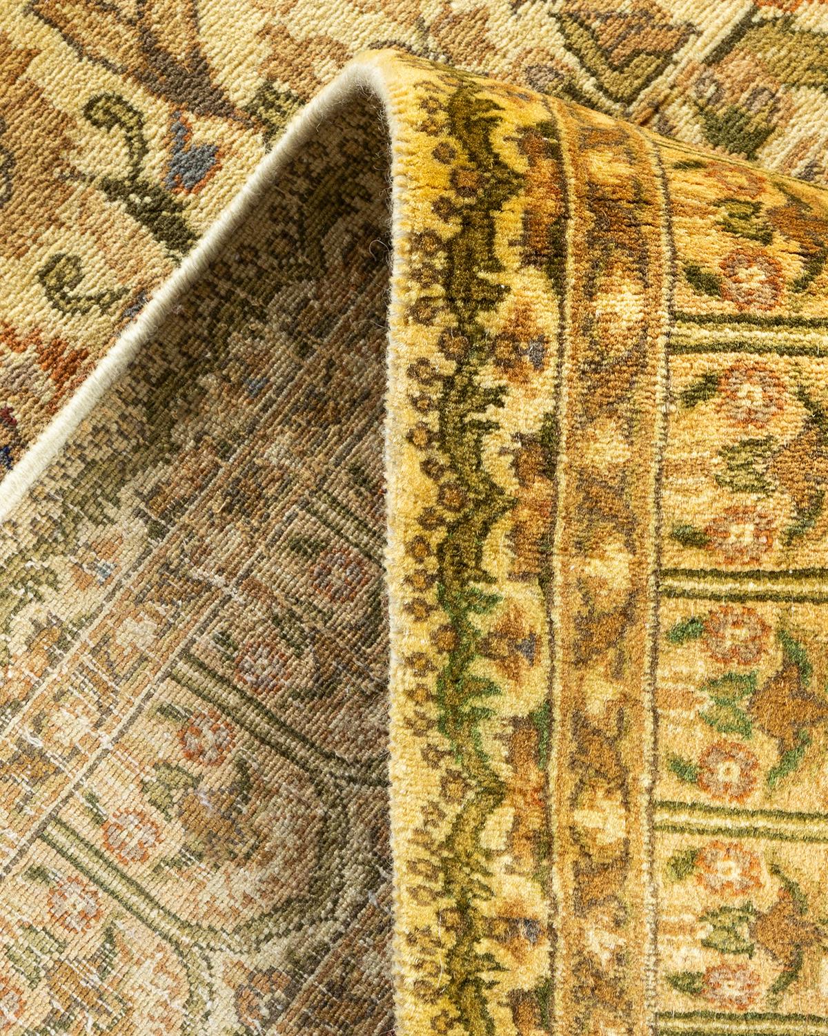 Traditioneller handgefertigter elfenbeinfarbener Mogul-Teppich, Unikat (Pakistanisch) im Angebot
