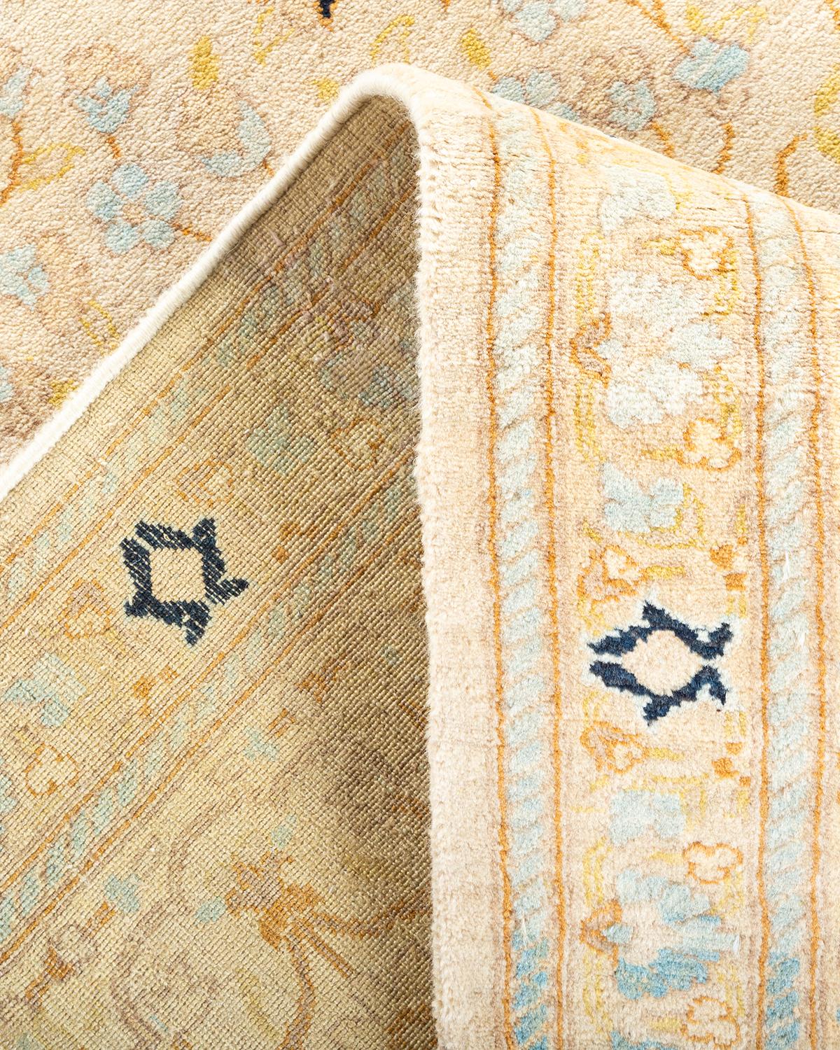 Traditioneller handgefertigter elfenbeinfarbener Mogul-Teppich, Unikat (Pakistanisch) im Angebot