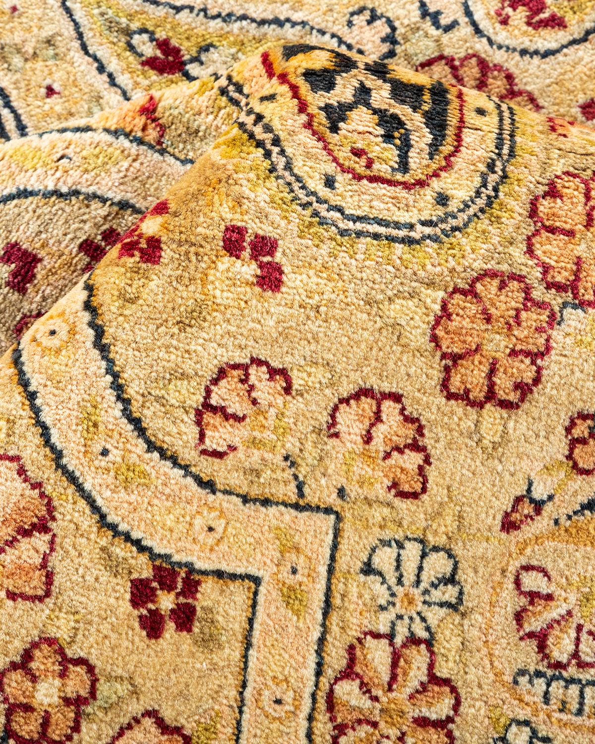 Autre Tapis traditionnel ivoire Mogul unique en son genre fabriqué à la main en vente