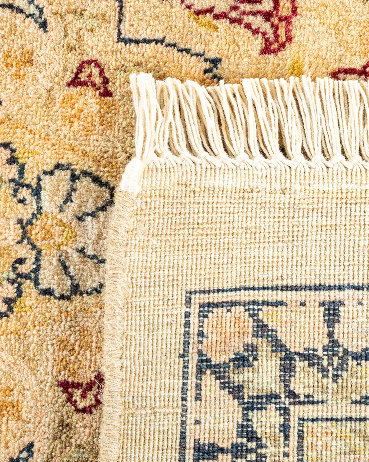 Noué à la main Tapis traditionnel ivoire Mogul unique en son genre fabriqué à la main en vente